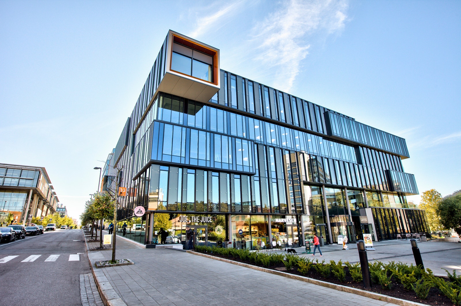 Andre kontorleietakere i bygget er: Spaces, Academic Work og Nordvik Eiendomsmegling. Ellers er det i 1. etg, Joe and The Juice, Apotek, Coop Mega, Vinmonopol, Baker Hansen, NAMI, Narvesen, Kam Barber shop etc... Galleribilde