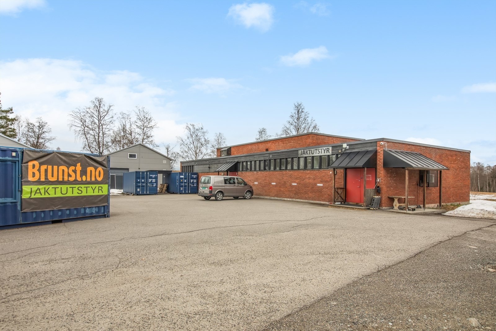 I Holtervegen 221 A finner du et flott næringslokale med lager, butikk og nettbutikk. Galleribilde