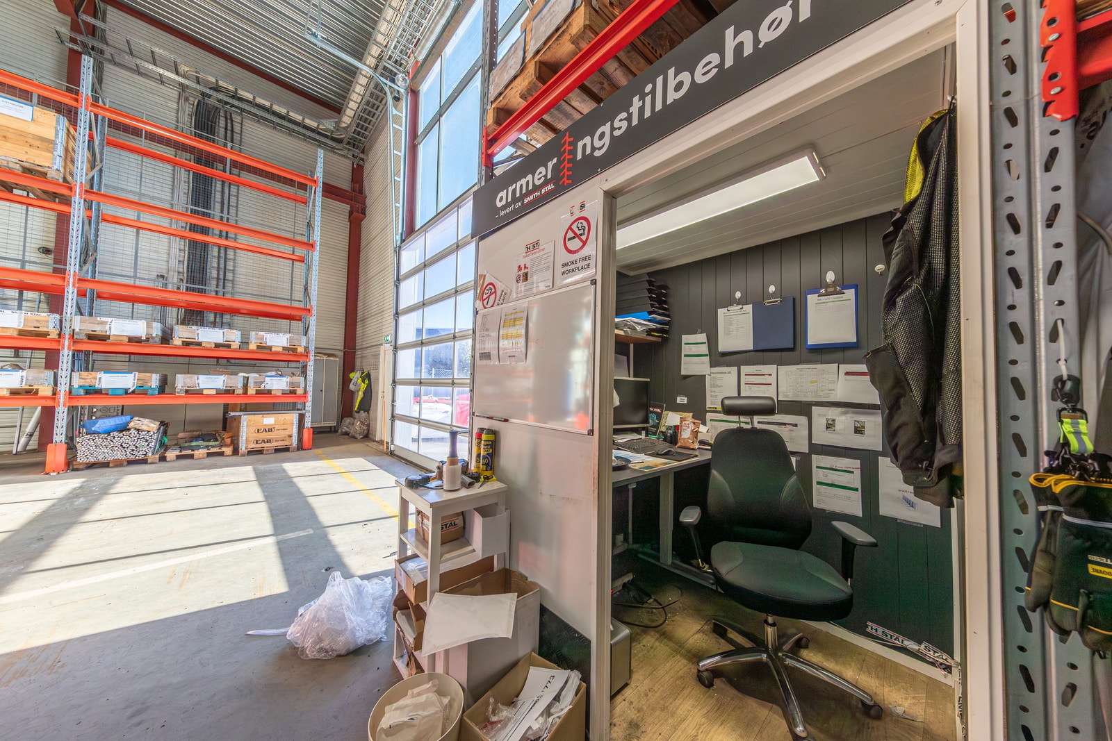 Lagerkontor med spiserom og to stk. garderober m/dusj Galleribilde