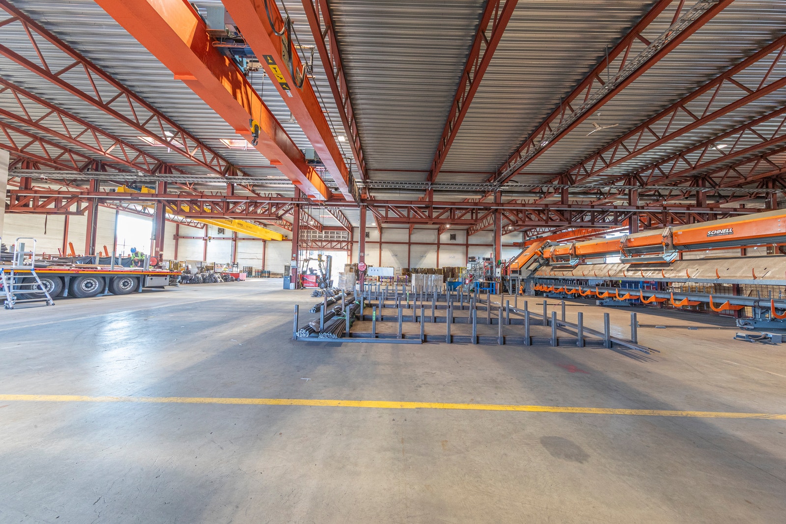 Lav søyletakt og fri takhøyde opp til 7,6 m (dragere) Galleribilde