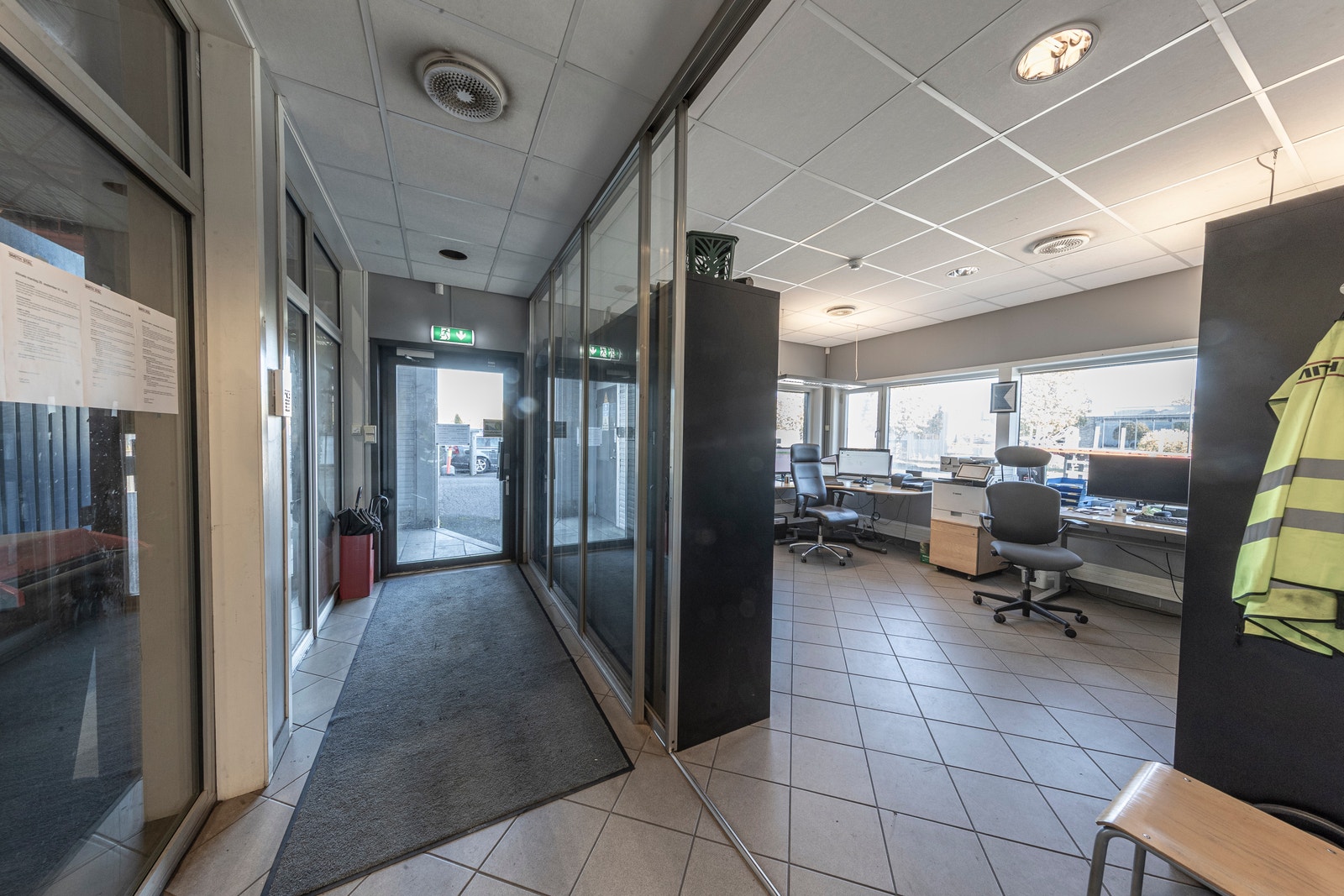 Effektiv kontorfløy på ca. 91 kvm med direkte tilgang til produksjon/lager Galleribilde