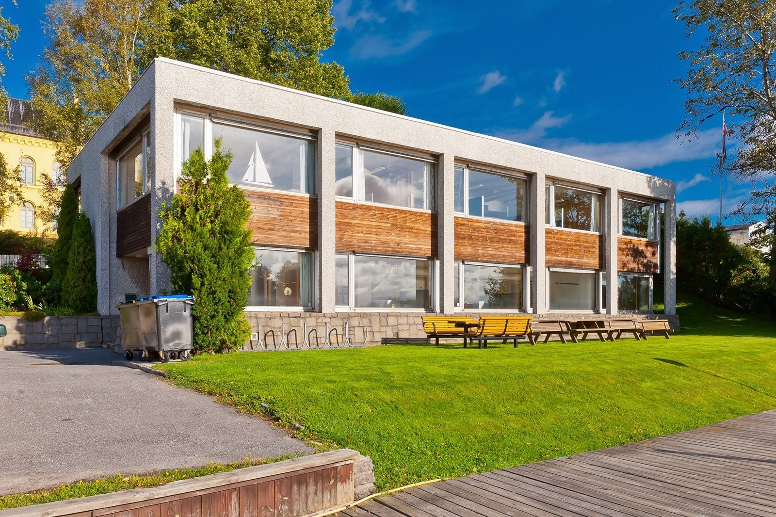 Kontorer til leie i første rekke mot elven Galleribilde