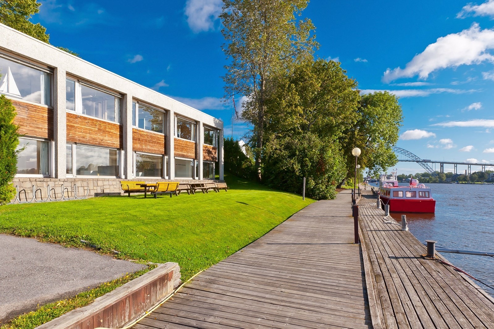 Nærmere elva kan man nesten ikke komme Galleribilde