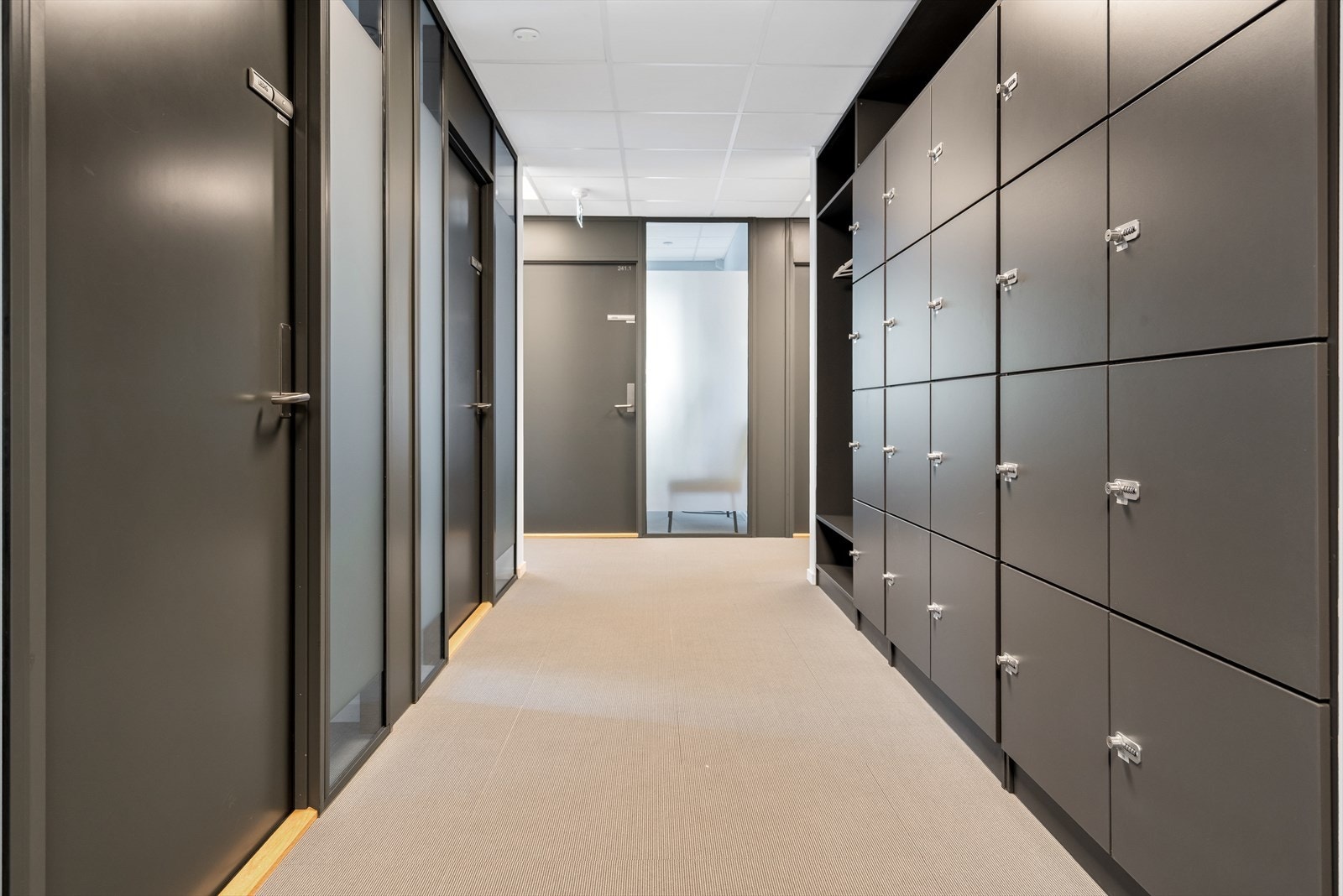 Garderobeskap til ansatte Galleribilde