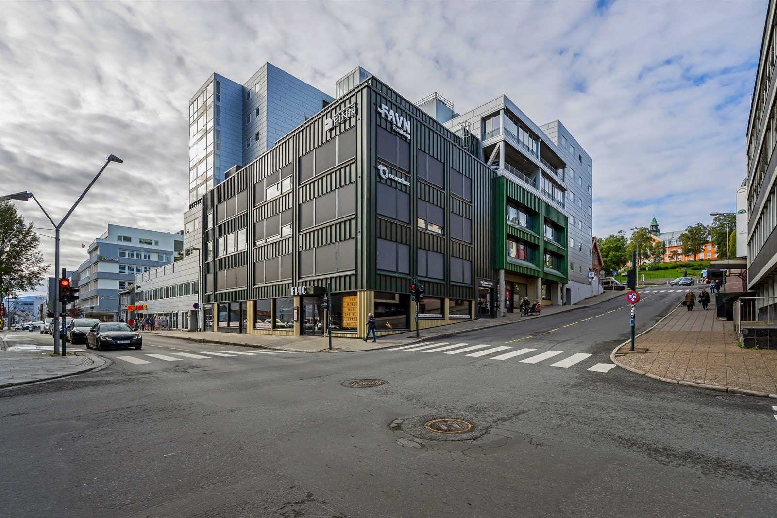 Helt ny fasade, med solskjerming på alle vinduer Galleribilde