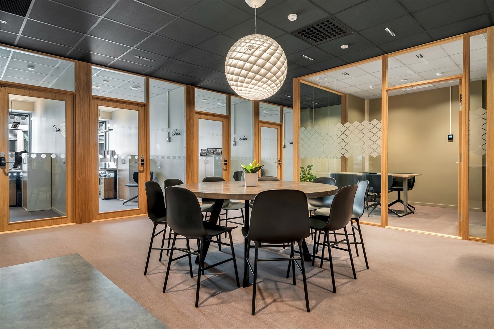 Møterom, sosiale soner og cellekontorer Galleribilde