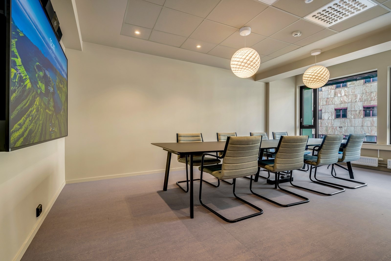 Stort og stilfullt innredet møterom Galleribilde