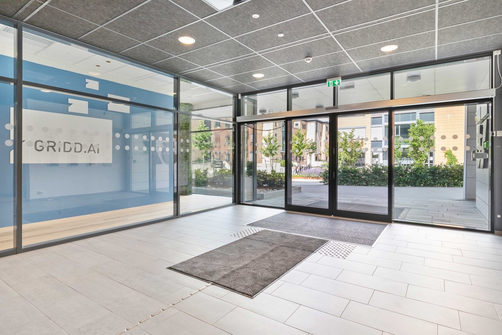 Inngangsparti 1.etg. med heis. Galleribilde