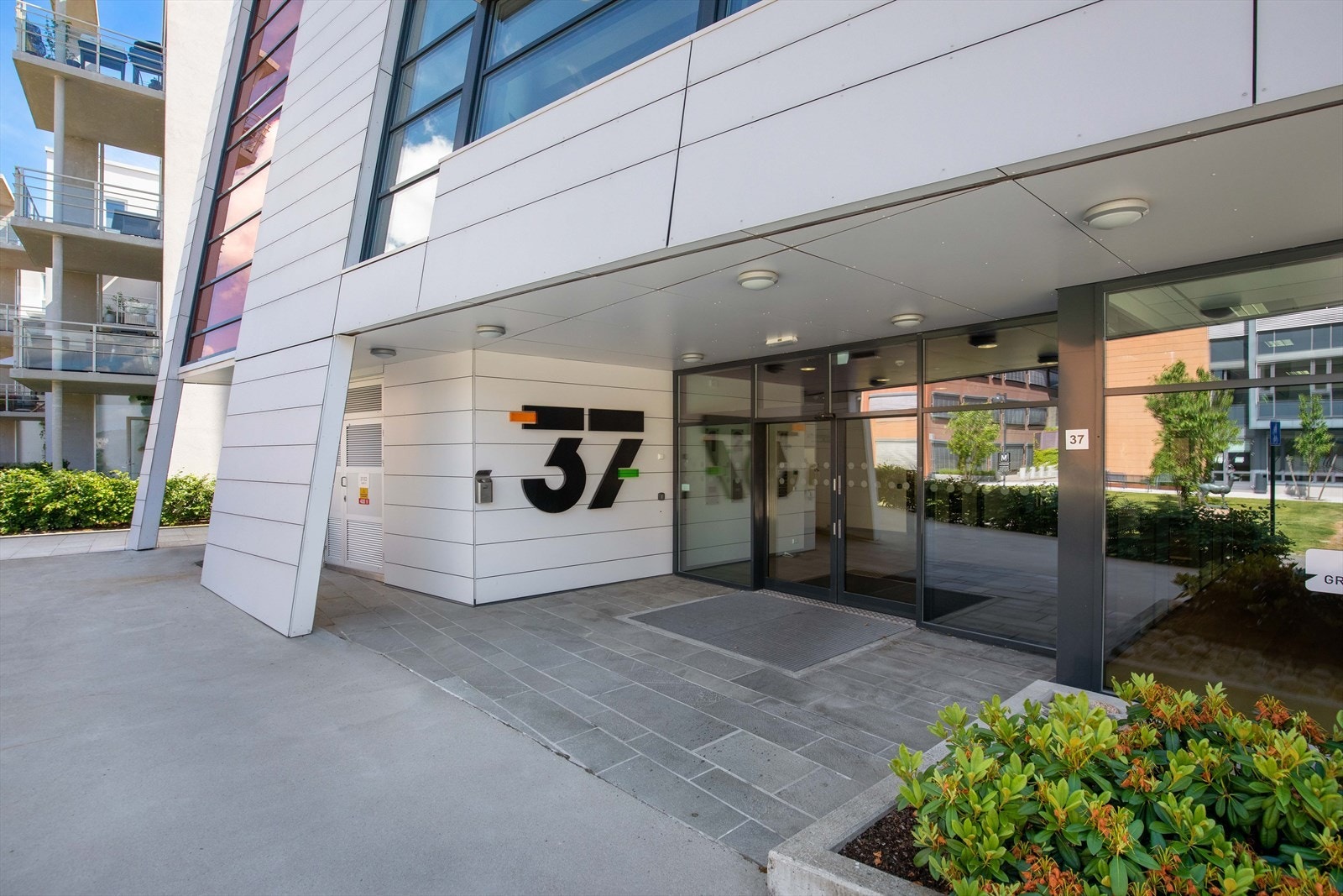 Inngangsparti. Galleribilde