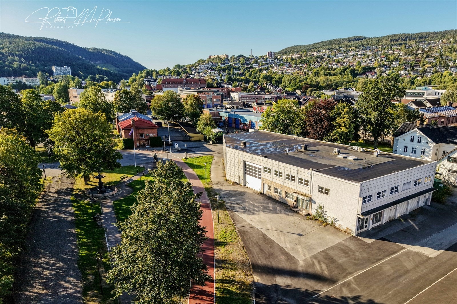 Parkering og inngangsparti Galleribilde