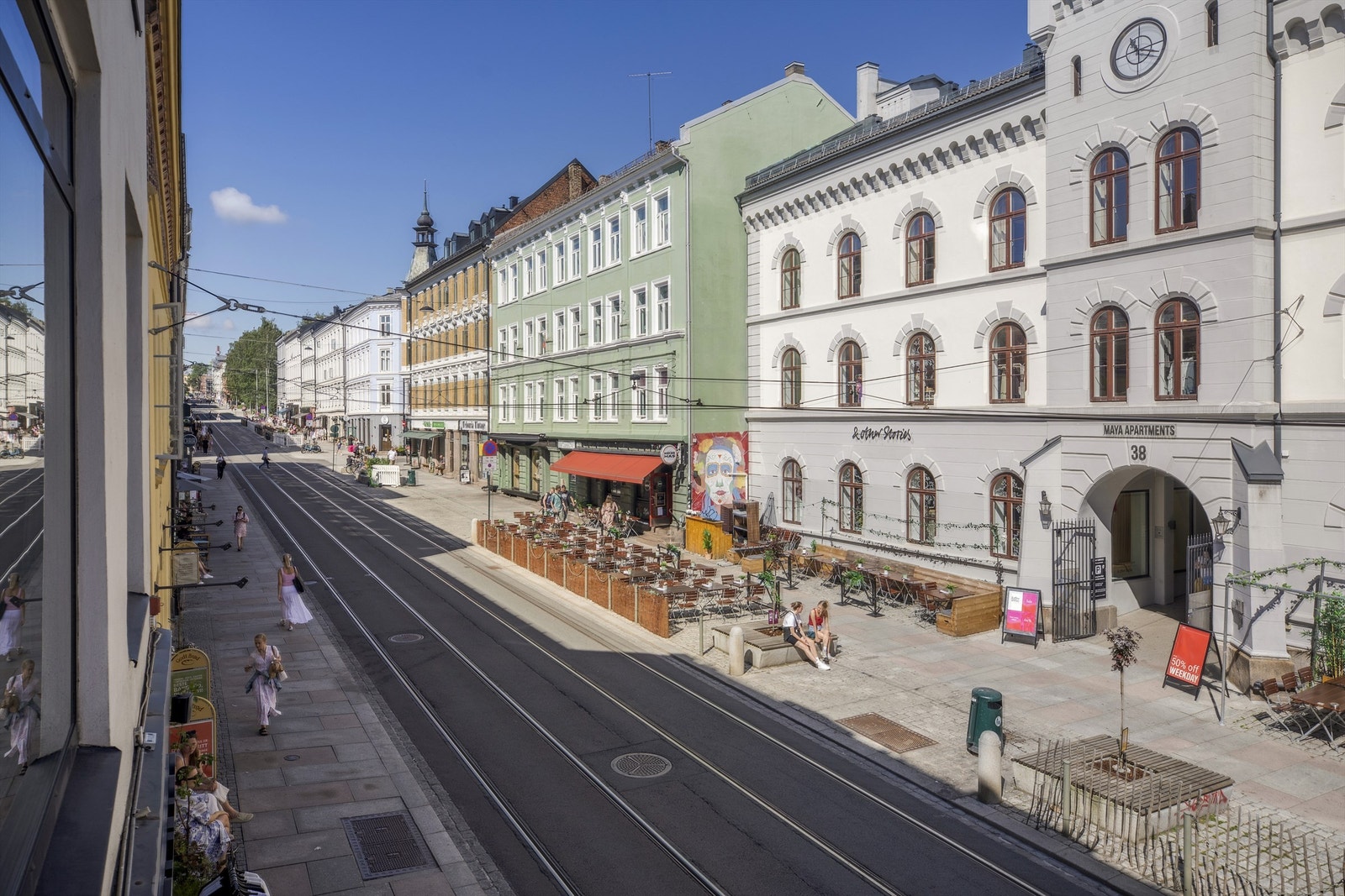 Utsikt fra lokalet. Kort vei til kafeer og servicetilbud Galleribilde