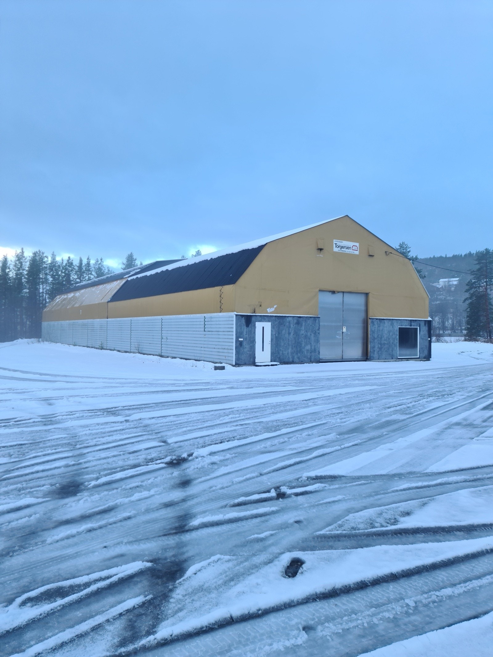 Rikelig med uteareal tilgjengelig i tilknytning til hallen. Galleribilde