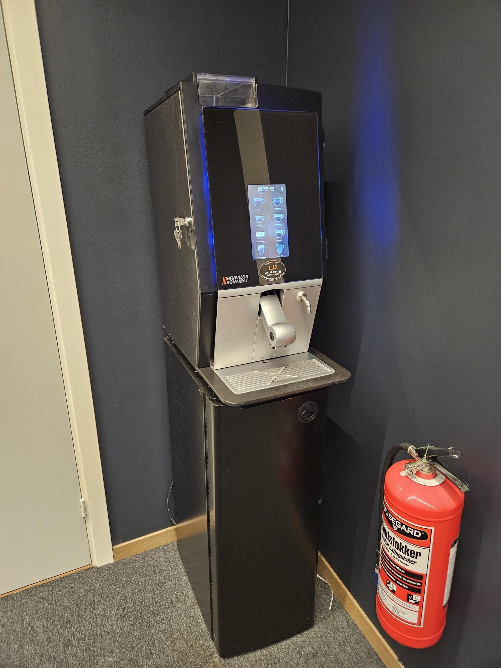 Kaffemaskin kan inkluderes i leien om ønskelig. Galleribilde