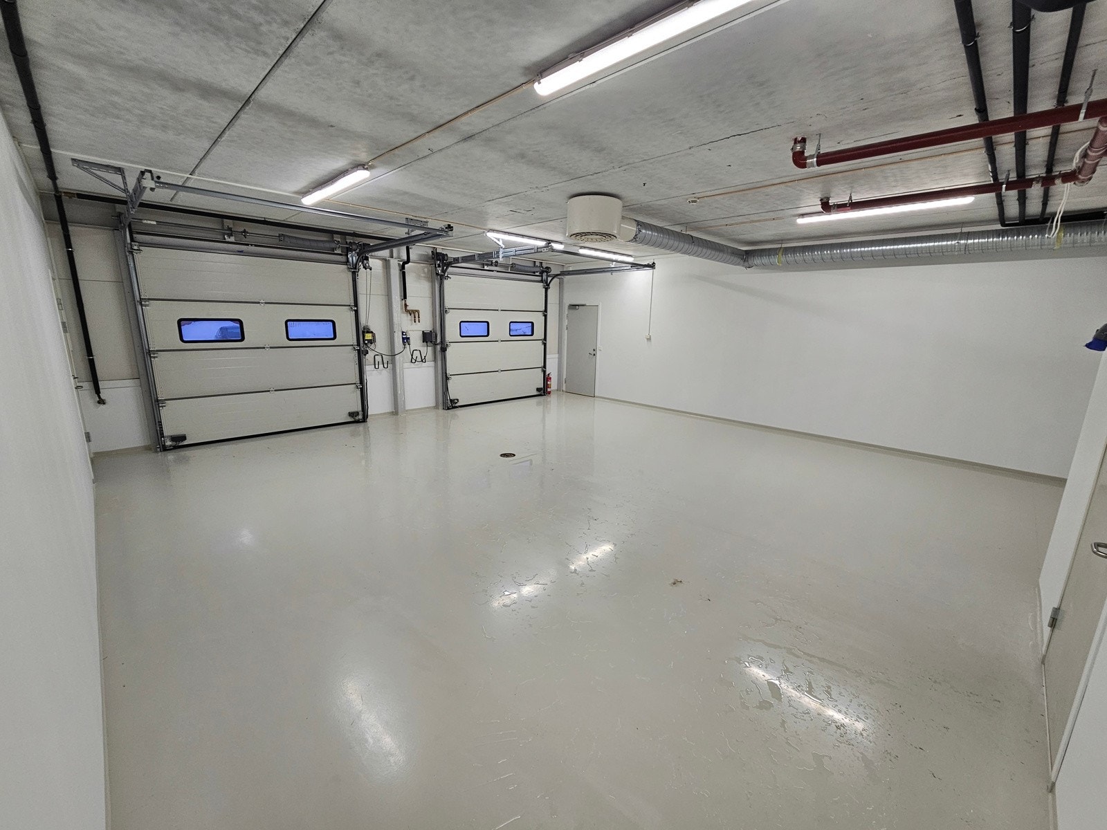 Lagerhall på 82 kvm med to elektriske porter på 2,5x2,5m Galleribilde