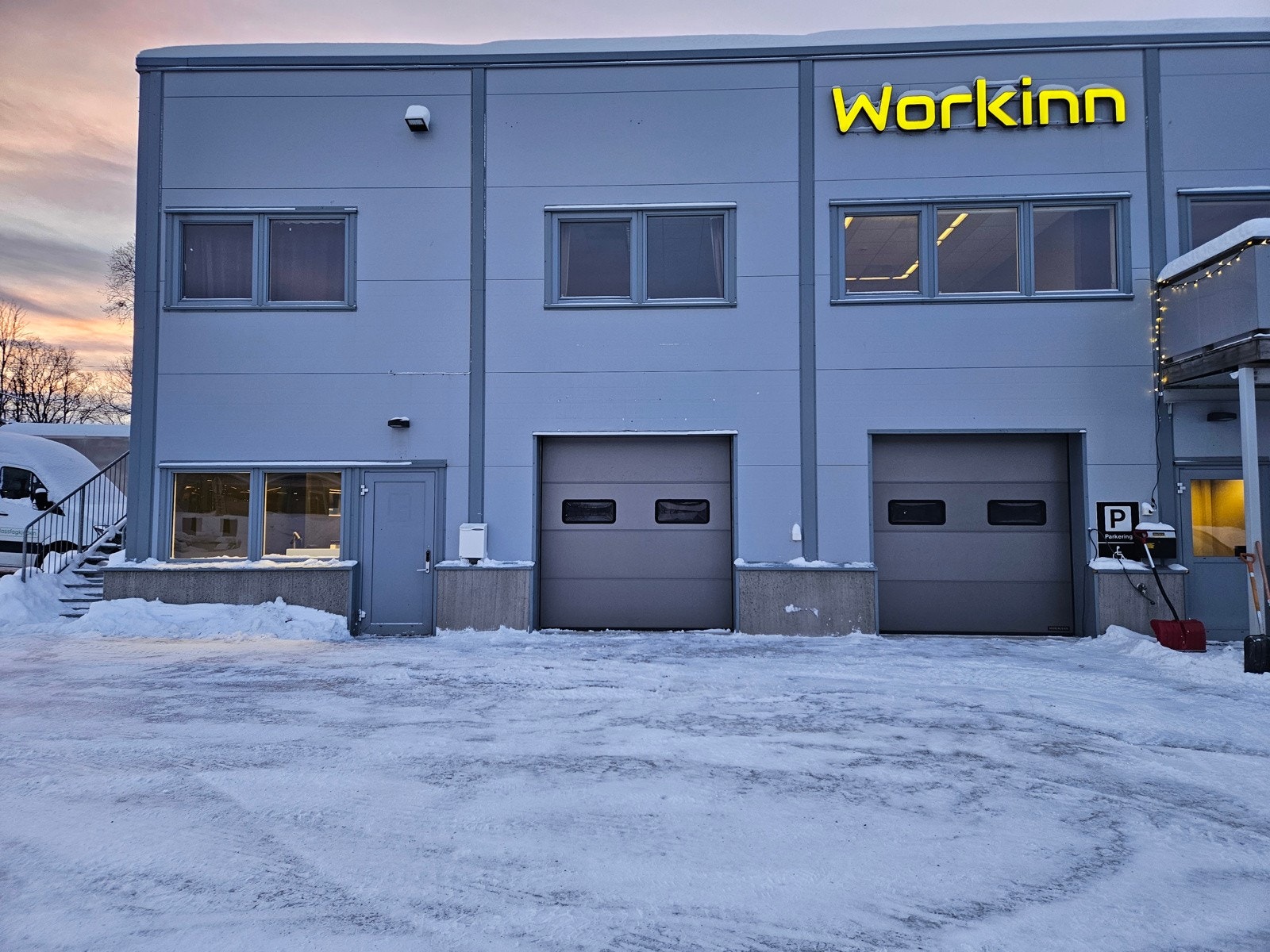 Enkel adkomst til portene. Lokalene er på bakkeplan. Galleribilde