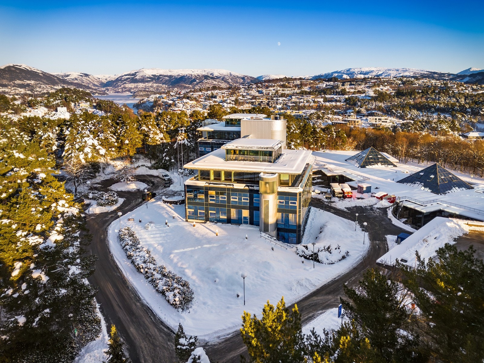 Mulighet for å leie per etasje eller mindre seksjoner, perfekt valg for etablerte selskaper og vekstbedrifter. Galleribilde