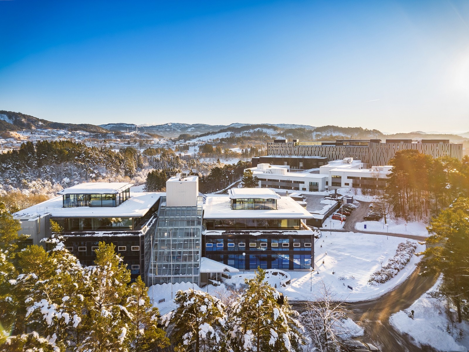 Sandsliåsen 40 er et moderne kontorbygg med fleksible løsninger for store og mellomstore virksomheter. Galleribilde