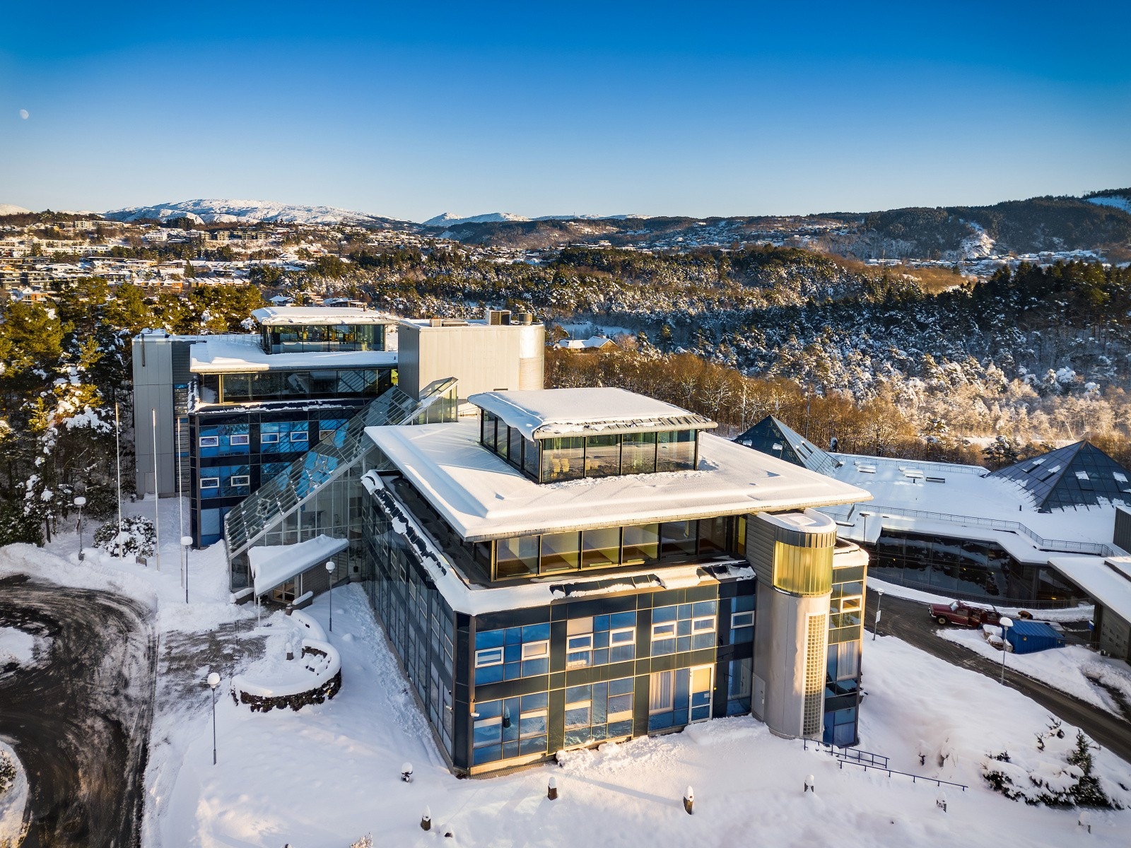 Sandsliåsen 40 er et moderne kontorbygg med fleksible løsninger for store og mellomstore virksomheter. Galleribilde