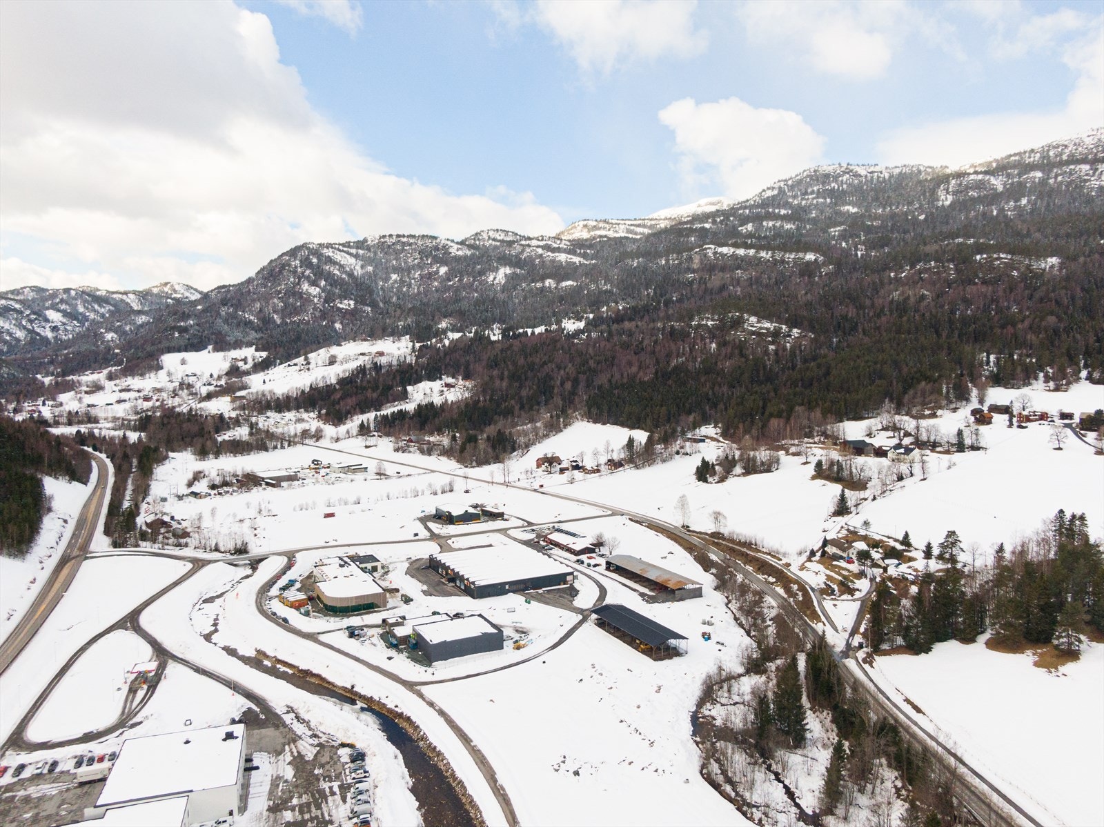Salg av AS. AS'et eier tomt A5 i Seljord Næringspark, som ligger rett vest for Dyrskuplassen med direkte tilkomst fra E134. Galleribilde