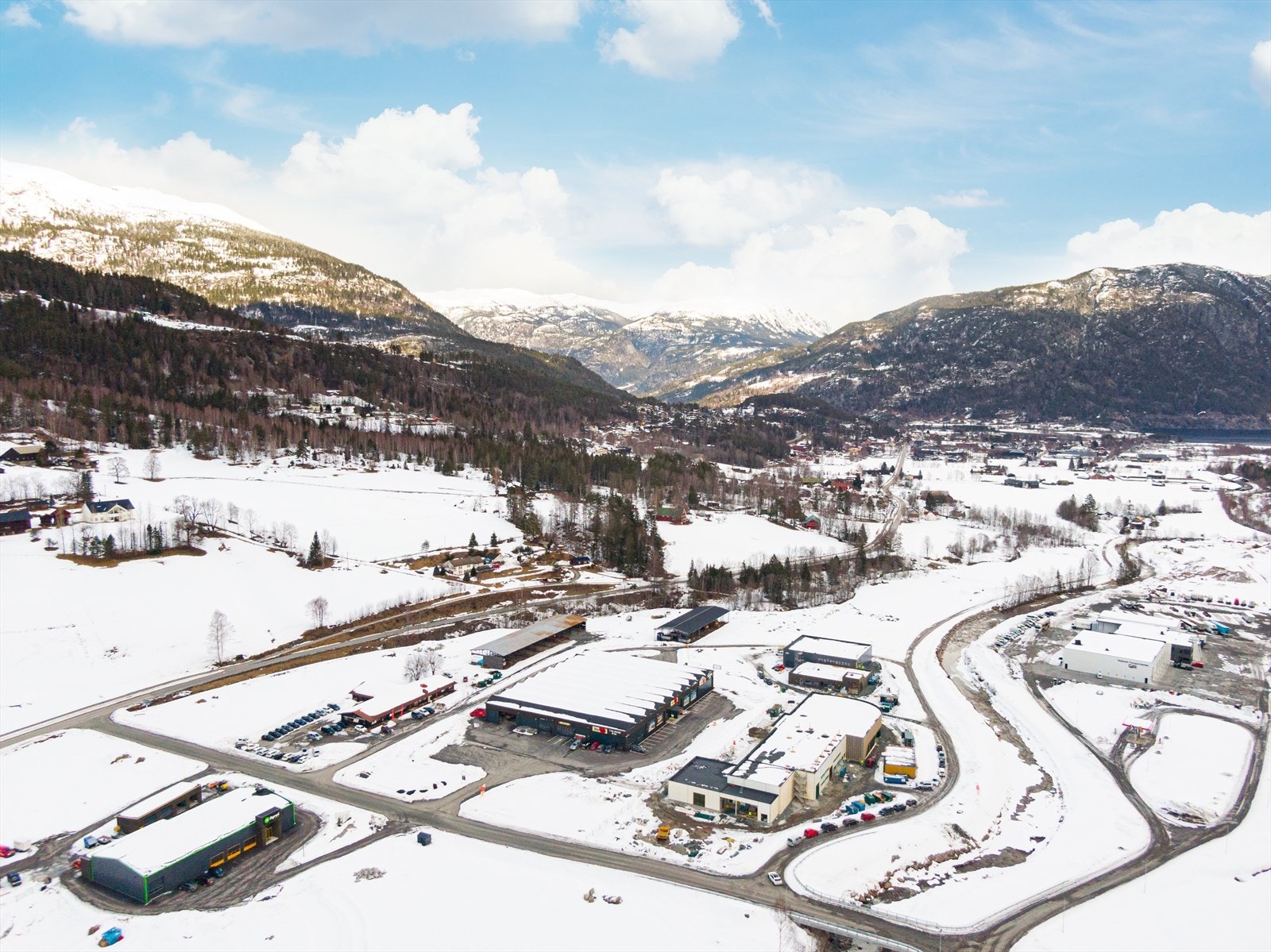 Næringsparken ligger rett utenfor Seljord sentrum med blant annet matbutikker, bensinstasjon mm. Galleribilde