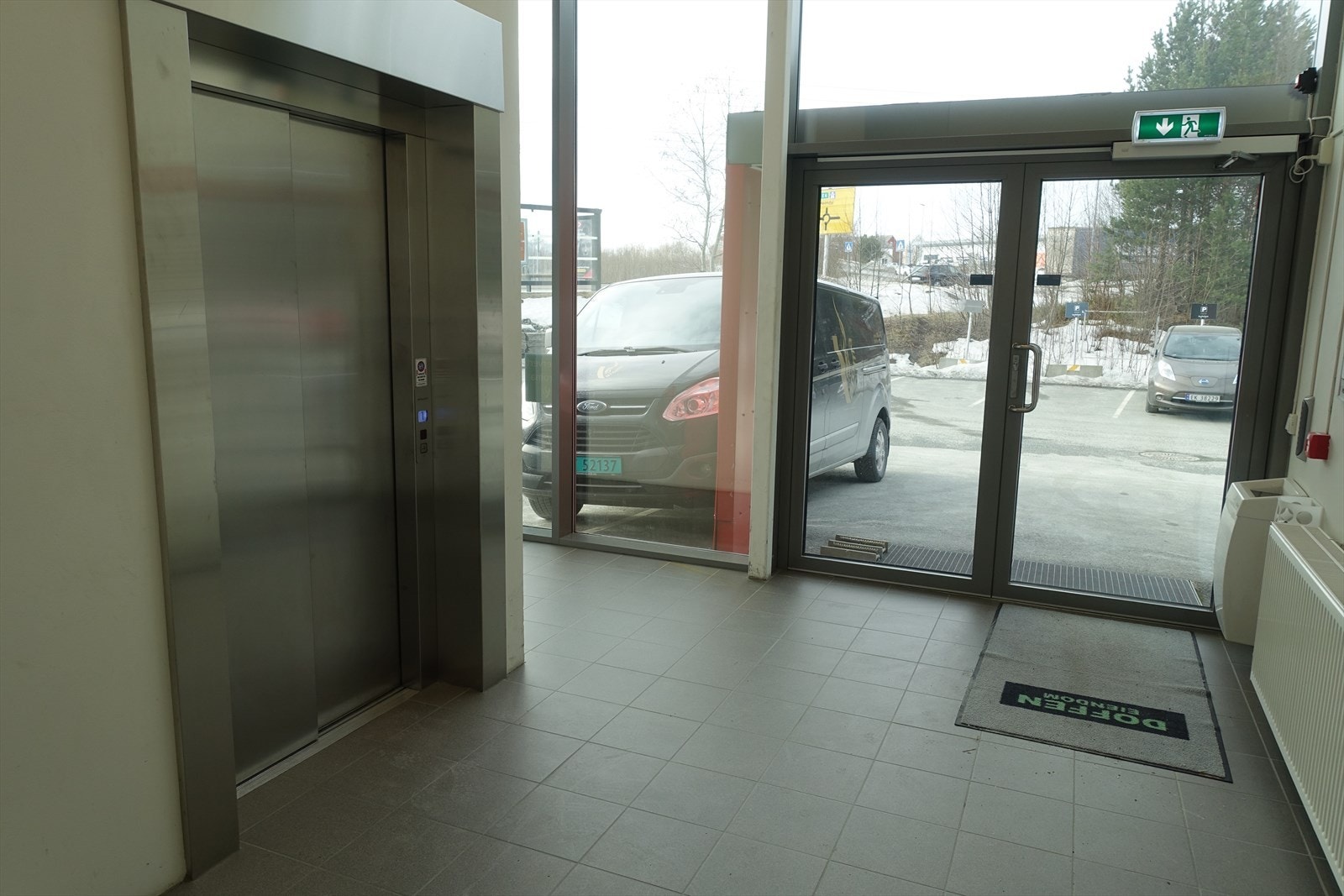 Kontorinngang mot syd Galleribilde