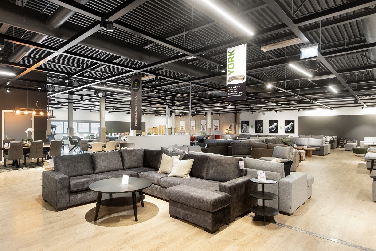 Utskifting av eksisterende vinduer mot Kjørbekkdalen vil kunne gi unik eksponering mot hovedveien i næringsparken Galleribilde