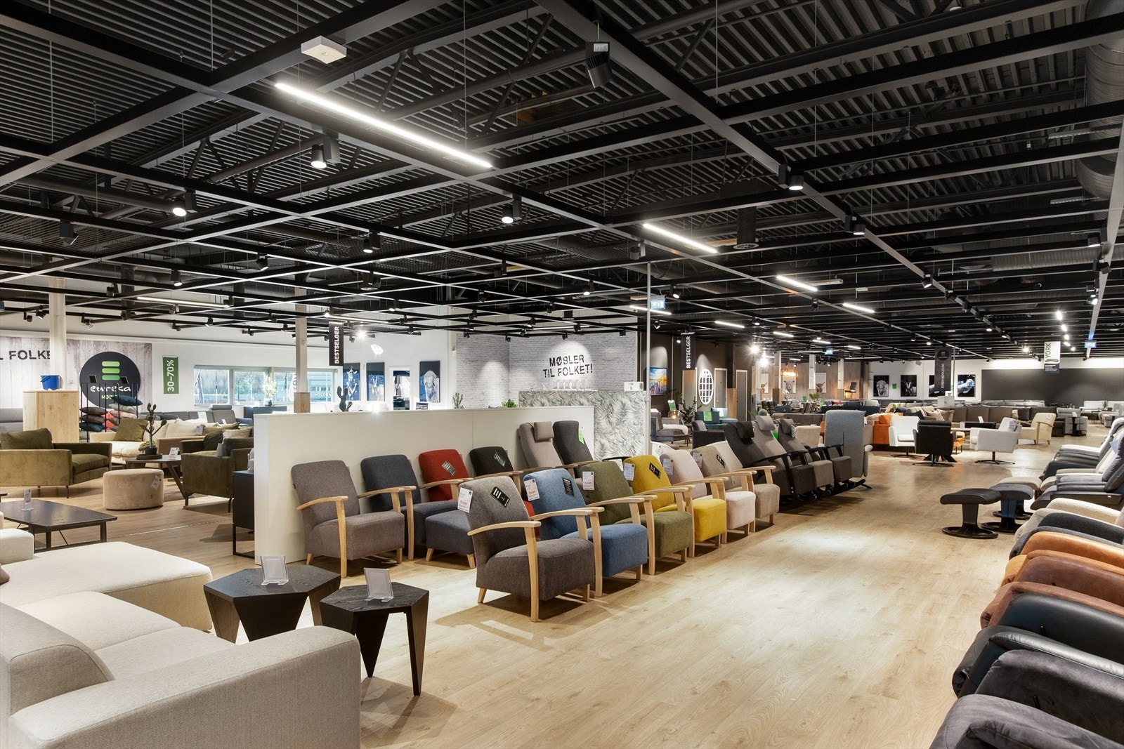 Utskifting av eksisterende vinduer mot Kjørbekkdalen vil kunne gi unik eksponering mot hovedveien i næringsparken Galleribilde