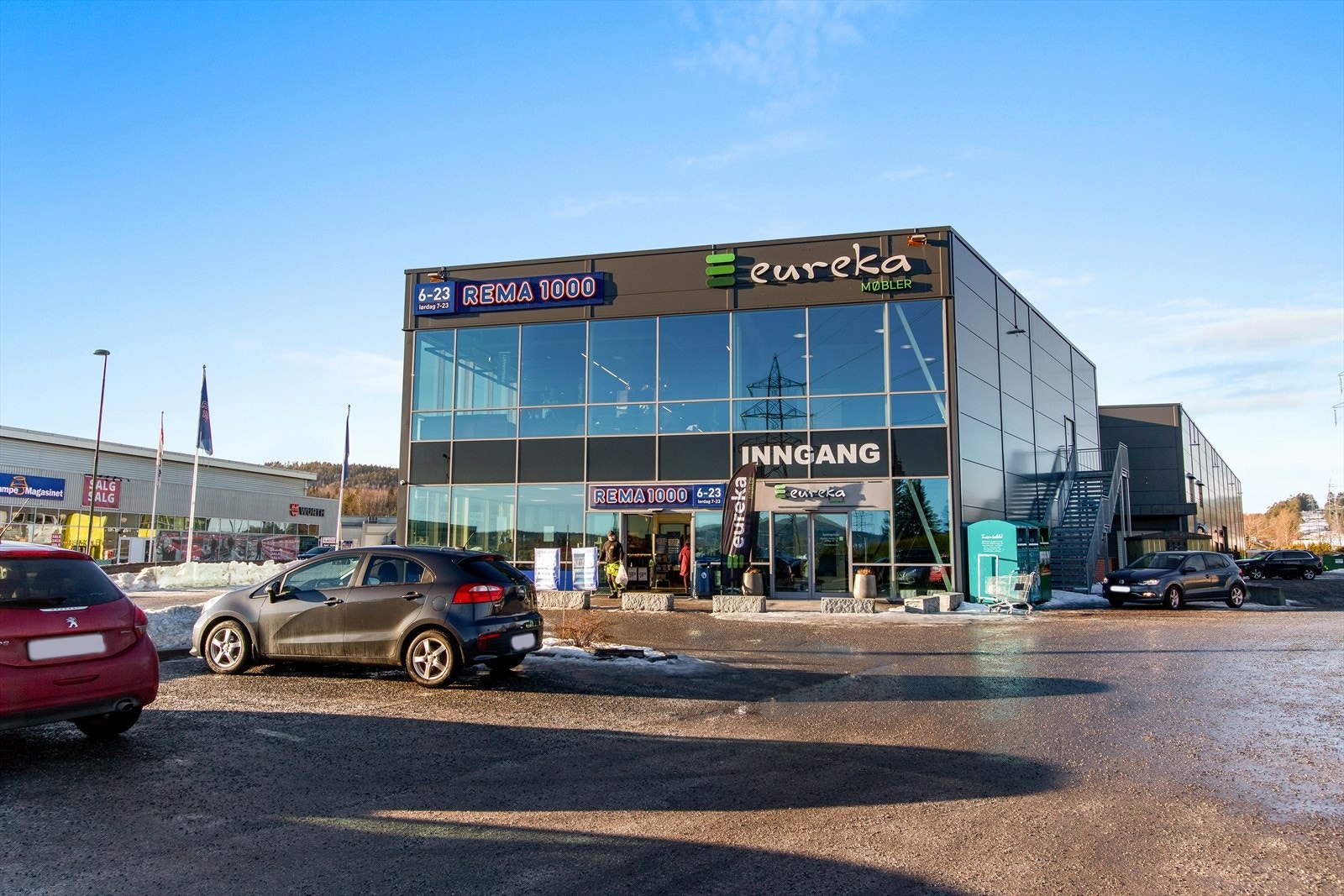 Hovedinngang i front. Galleribilde