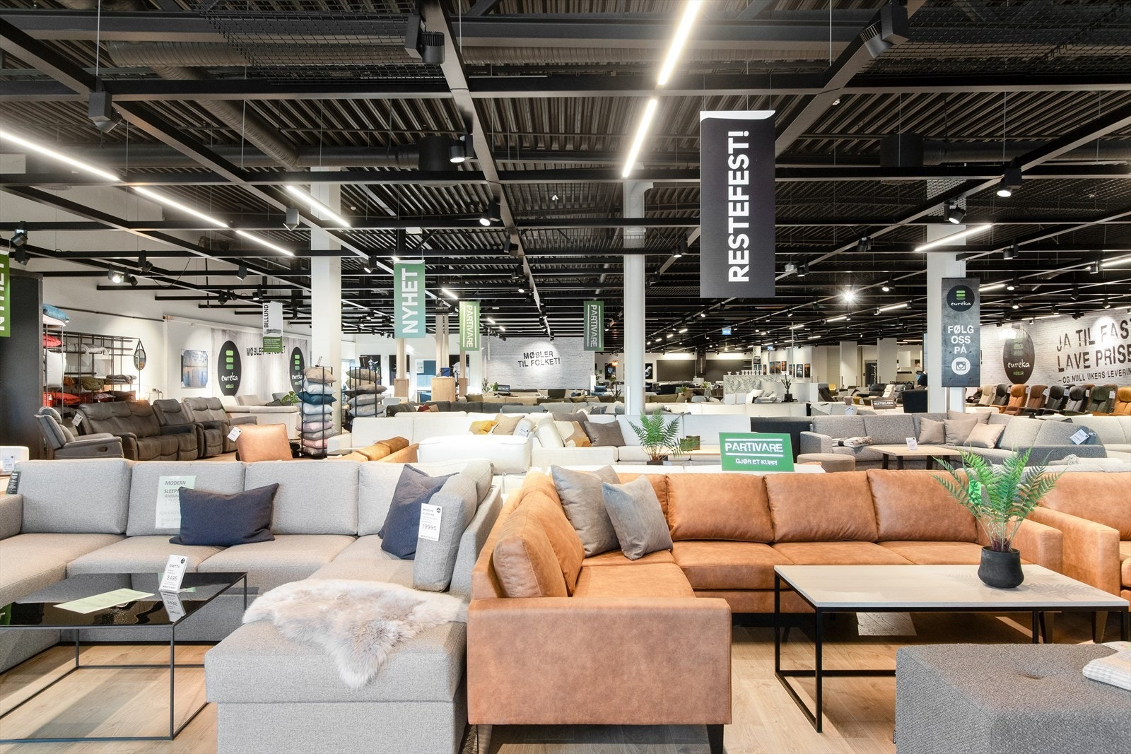 Åpent og luftig areal med få søyler gir maksimal fleksibilitet Galleribilde