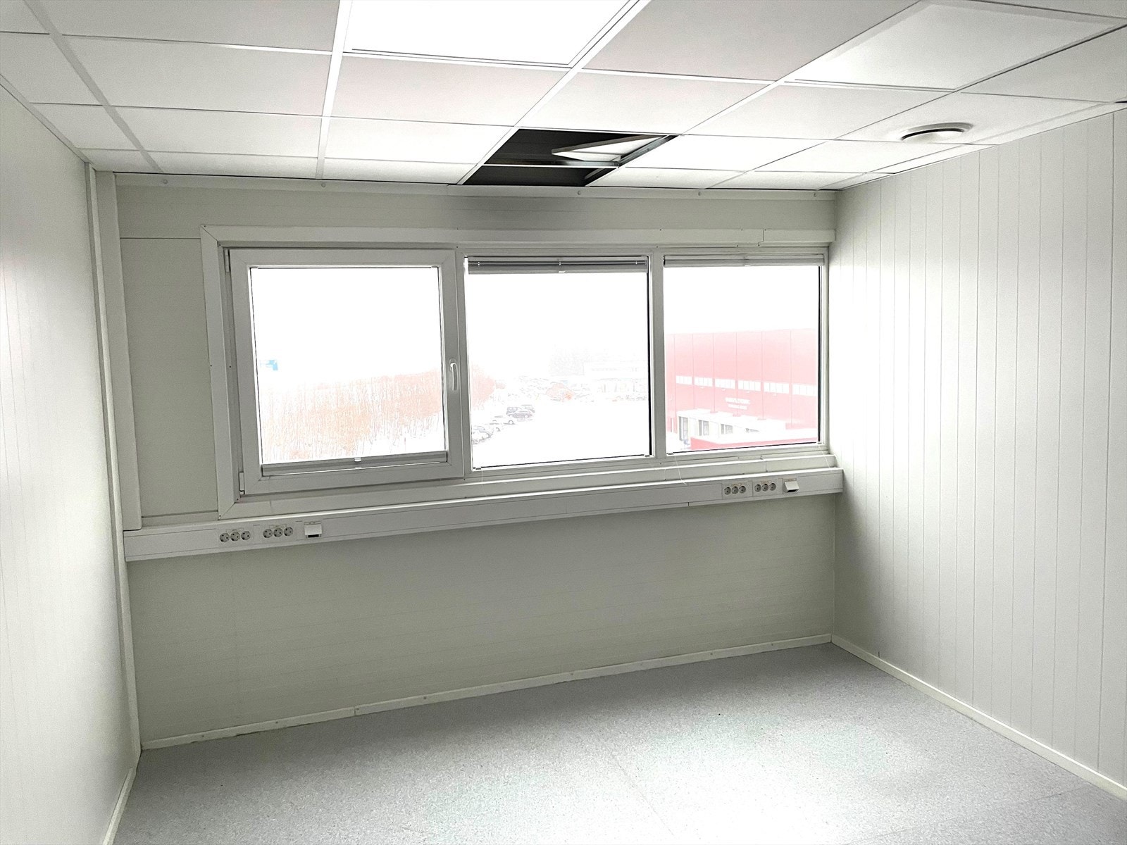 Cellekontor 3 vinduer. Galleribilde