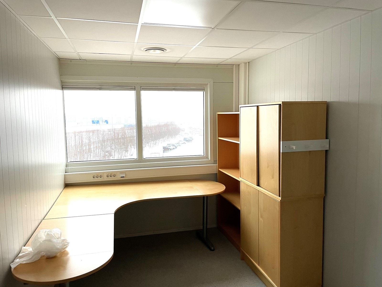 Cellekontor 2 vinduer. Galleribilde