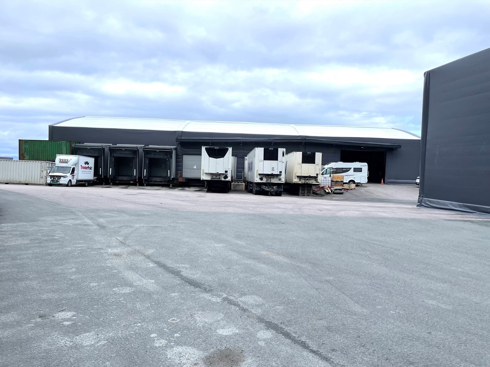 Svebergterminalen med kjøreport og lasteramper. Galleribilde