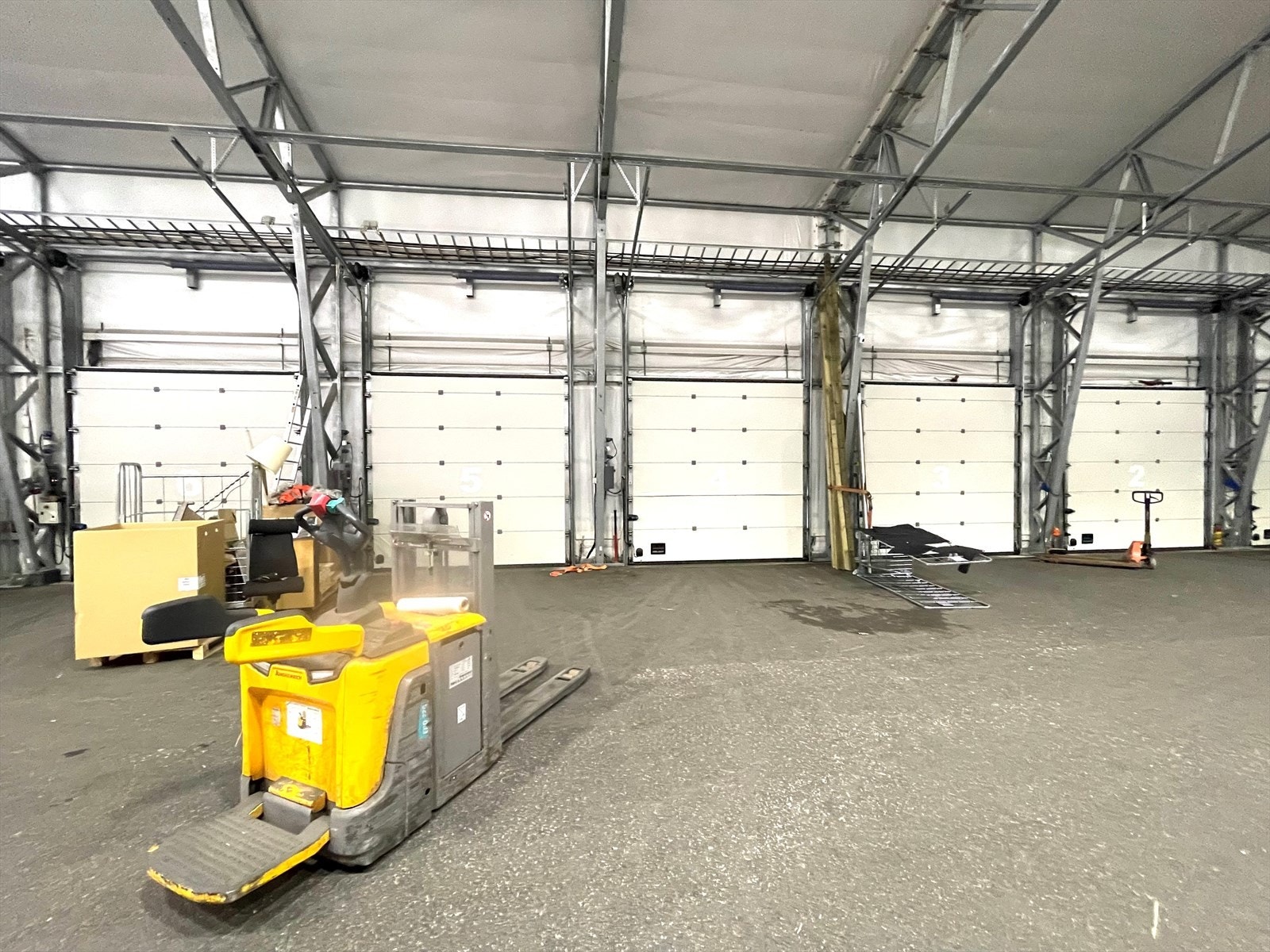 Tilgjengelig 1-2 lasteramper Galleribilde