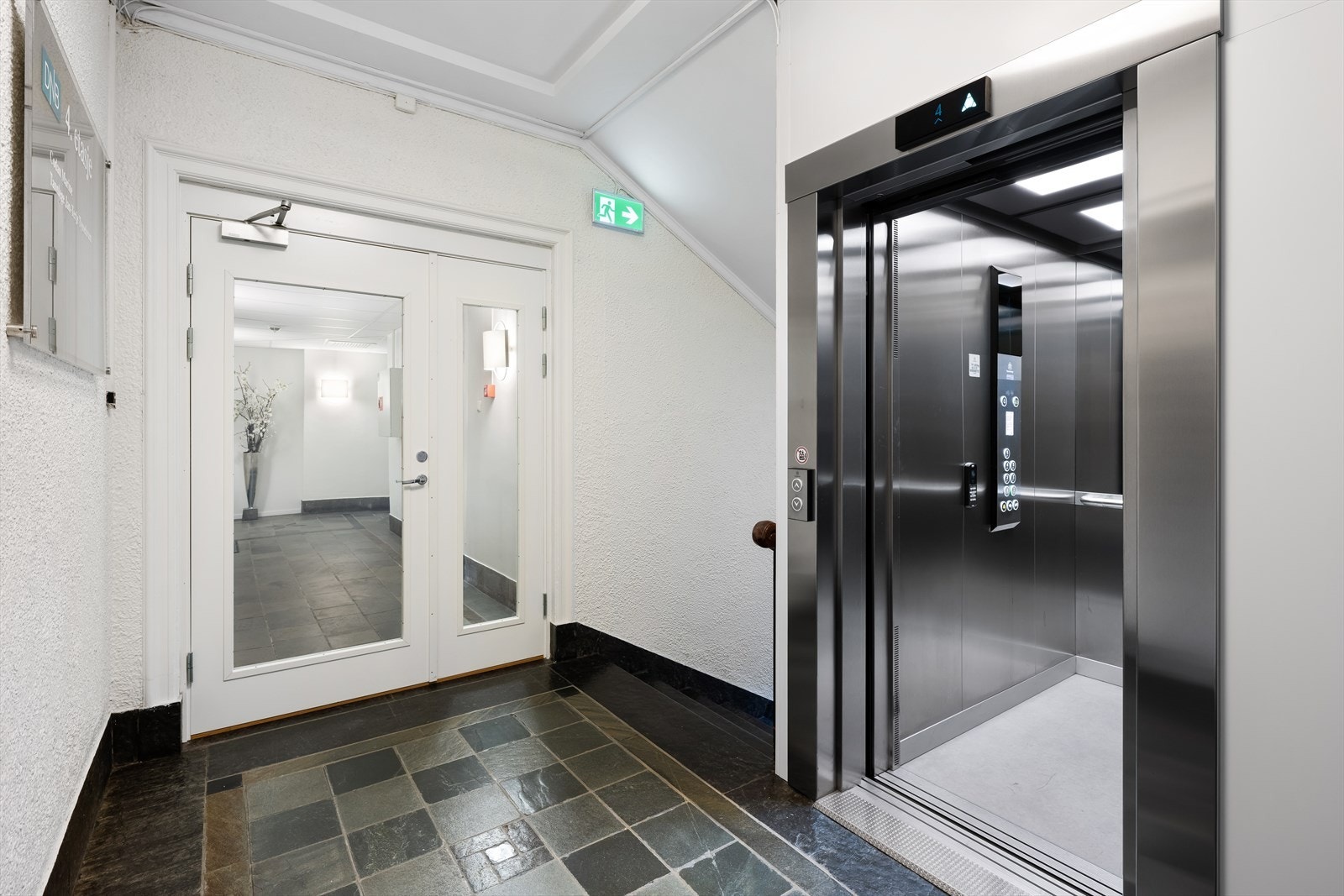 Kontorlokalene befinner seg i 4.etasje Galleribilde