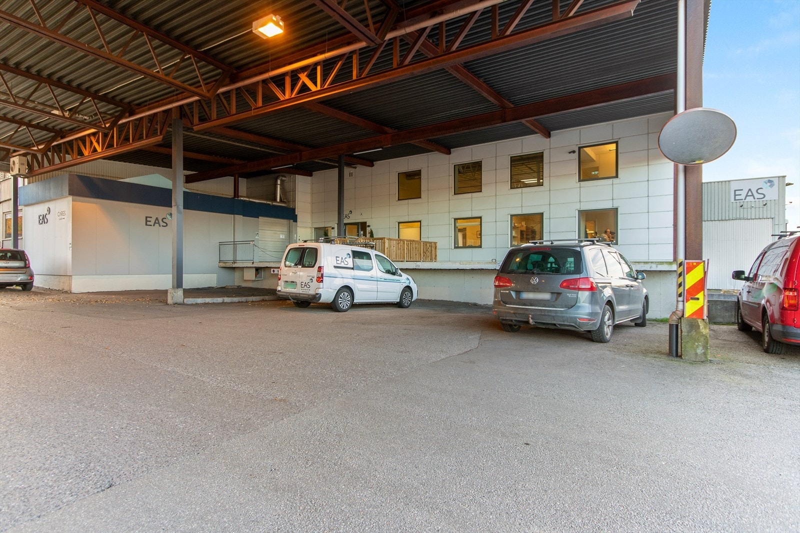 Varemottak og inngang kontorfløy Galleribilde