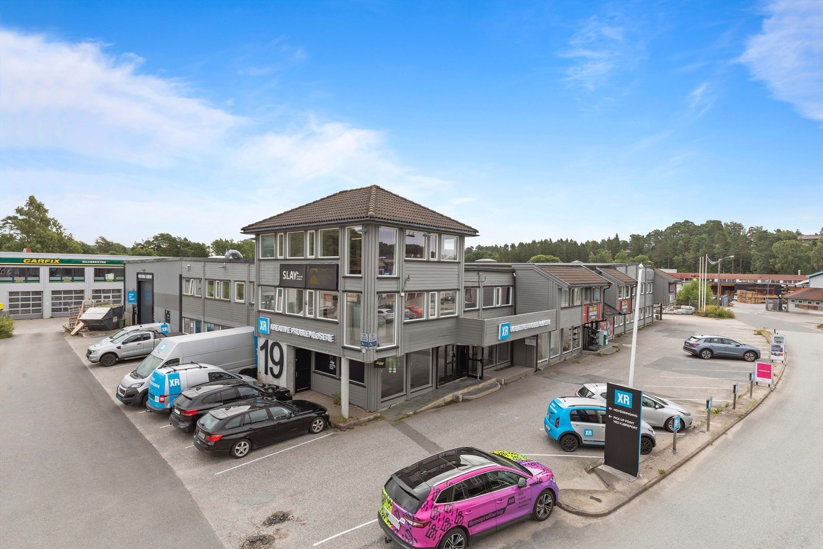 Sentralt plassert kombinasjonsbygg Søgne Galleribilde