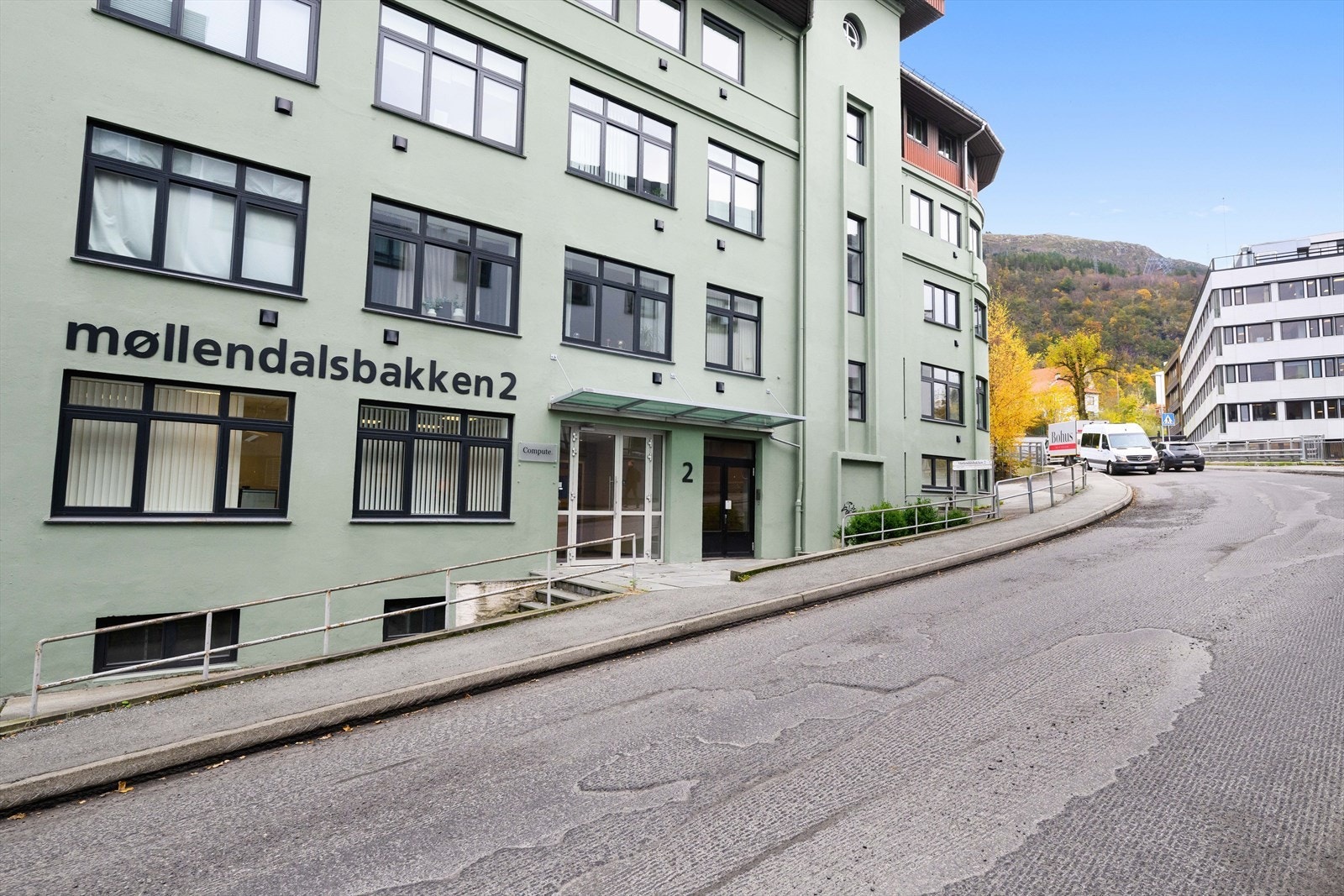 Velkommen til Møllendalsbakken 2A - presentert av Kurt Furnes v/ EiendomsMegler 1 Næringseiendom