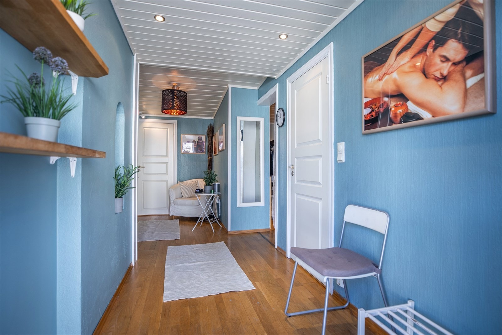 Gang/venterom inn til behandlingsrom. Galleribilde