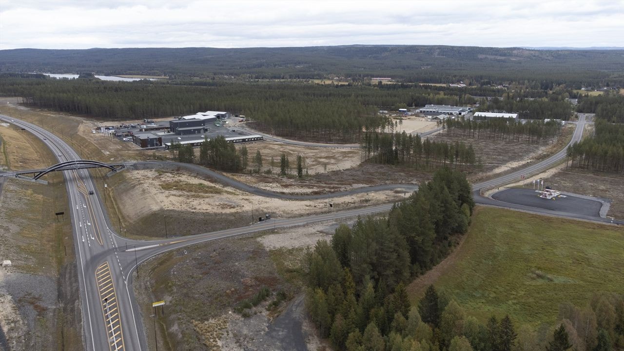 Grundsetmoen næringspark sett fra sørvest over ny riksvegtrase. Galleribilde