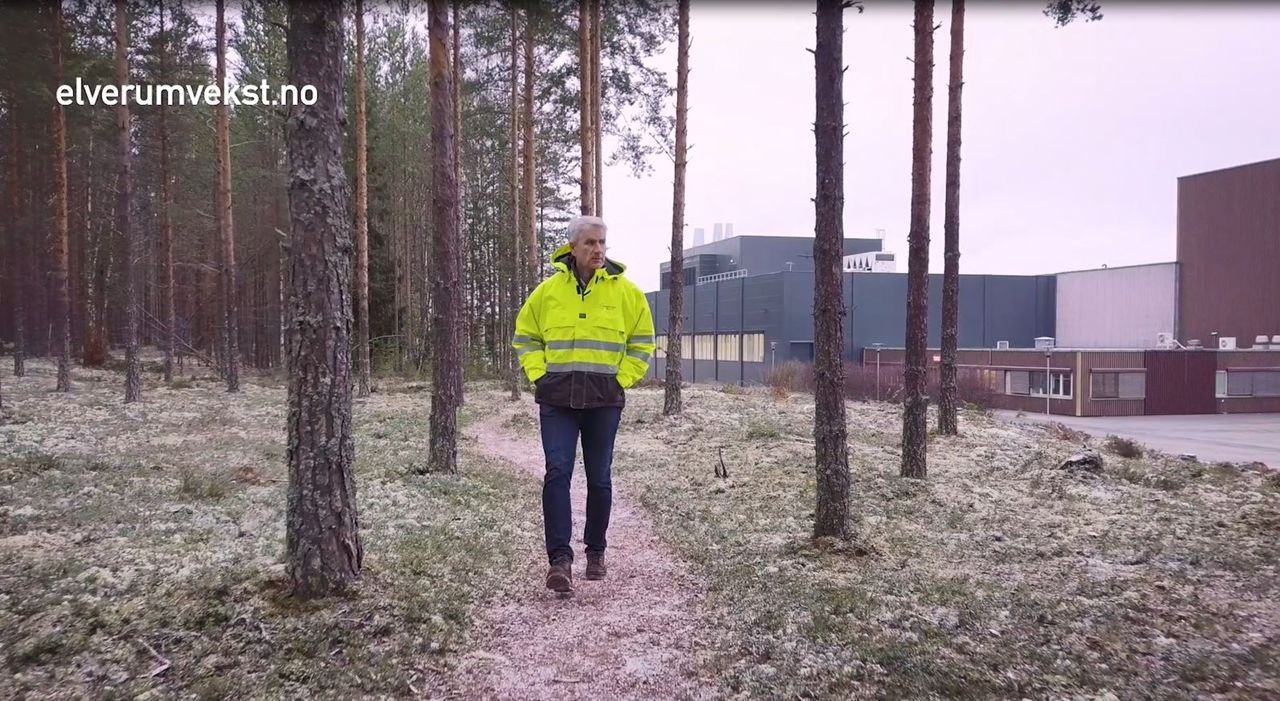 Daglig leder i Elverum Vekst AS, Odd-Erling Lange, ved Orkla sin virksomhet på Grundsetmoen. Galleribilde
