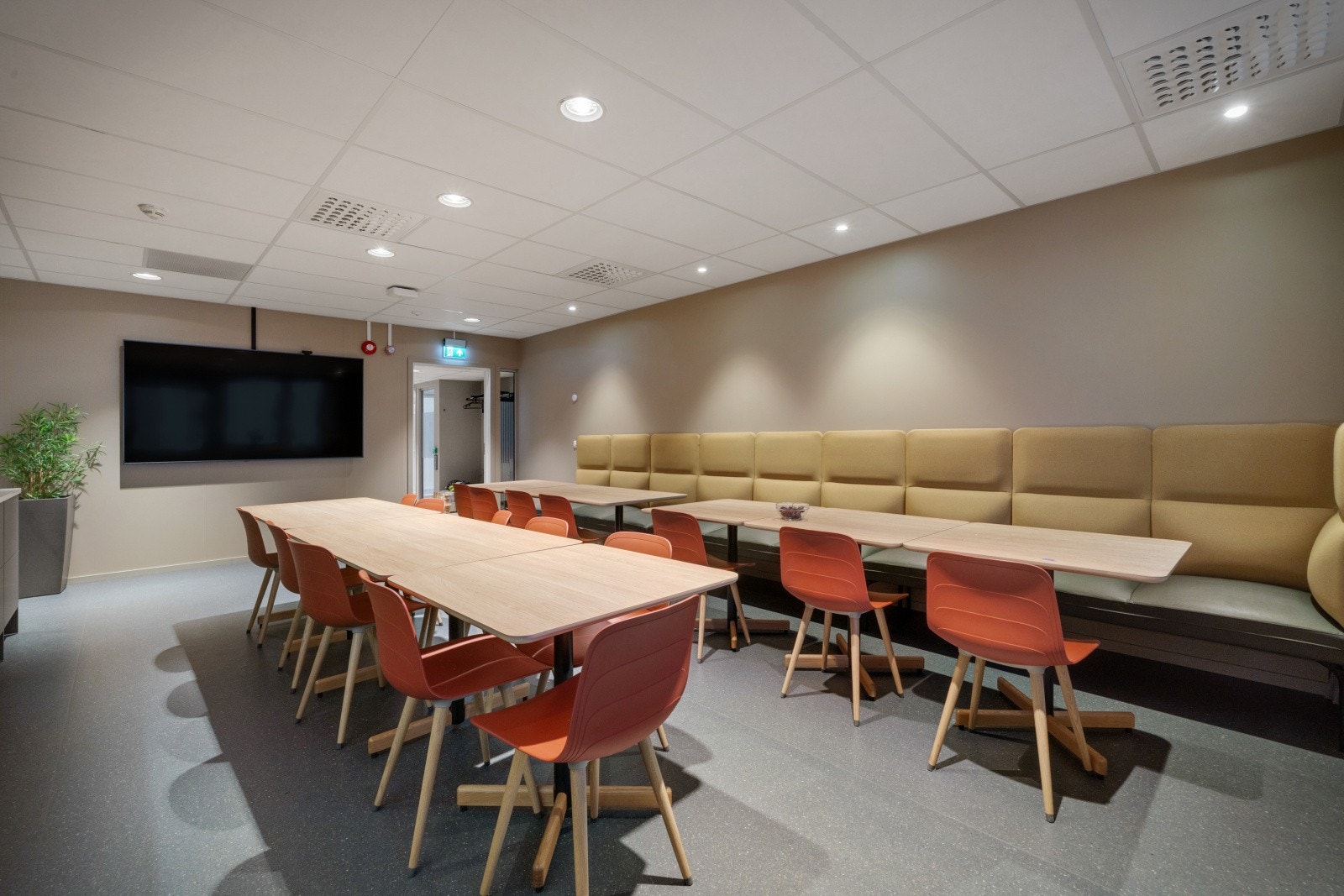 Bilde fra annen leietaker. Gode muligheter for nye leietakere til å påvirke valg av kvalitet og innredningsløsninger Galleribilde