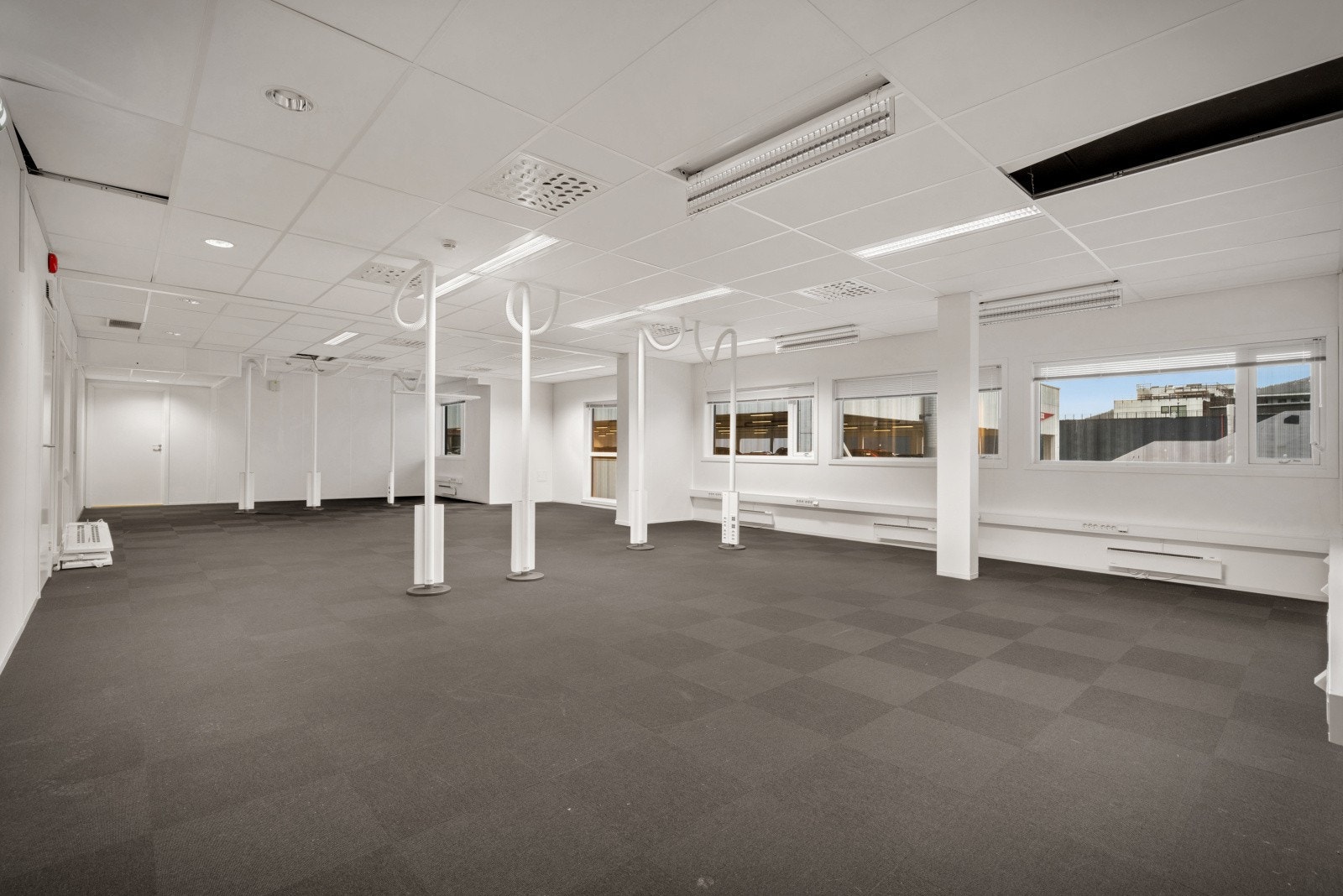 Velkommen til Myrdsalvegen 22 presentert av Susanne Troye i PrivatMegleren Næring Galleribilde