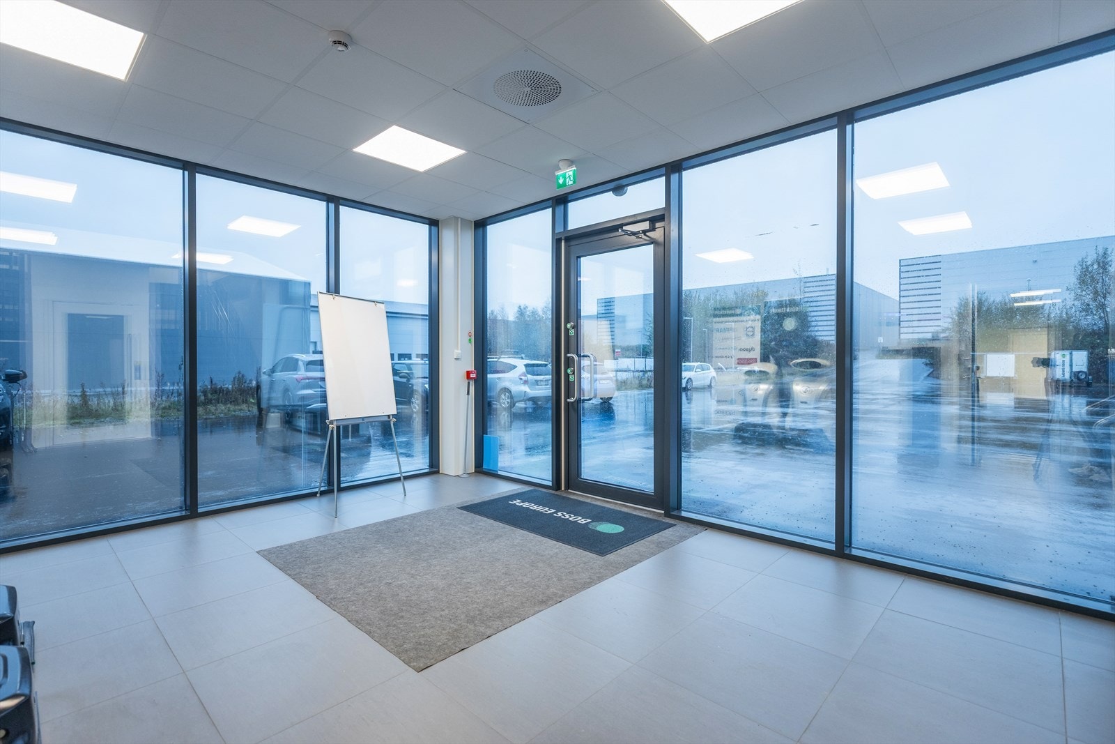 Flislagt hovedinngang Galleribilde