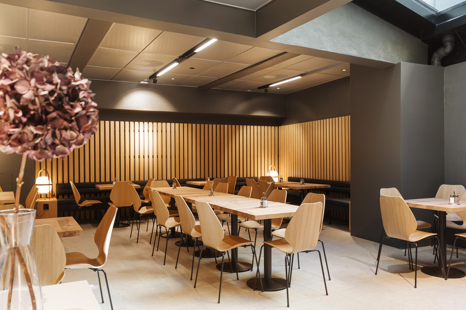 Nyt herlig lunsj i byggets flotte kantine! Galleribilde