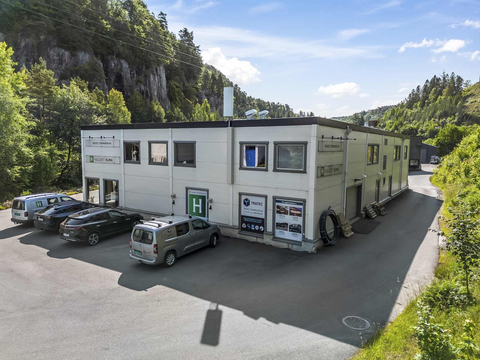 Næringseiendom benyttet som kombinert kontor/lagerlokale på 1049m2 Galleribilde