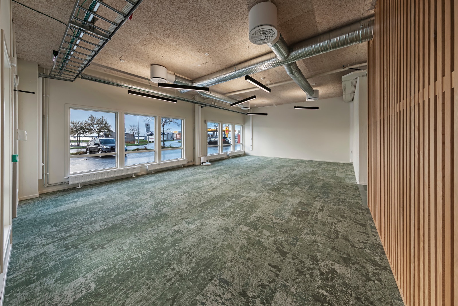 Mingle/velkomst areal. Kan også enkelt deles av til åpent landskaps område. Galleribilde