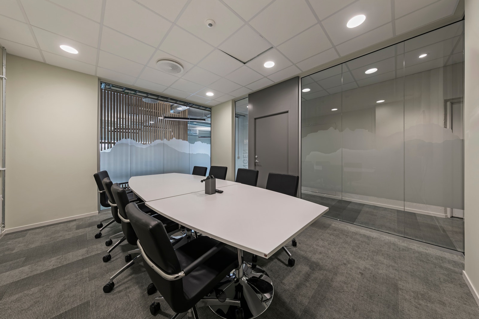 Møterom for 6-8 personer i 1. plan Galleribilde