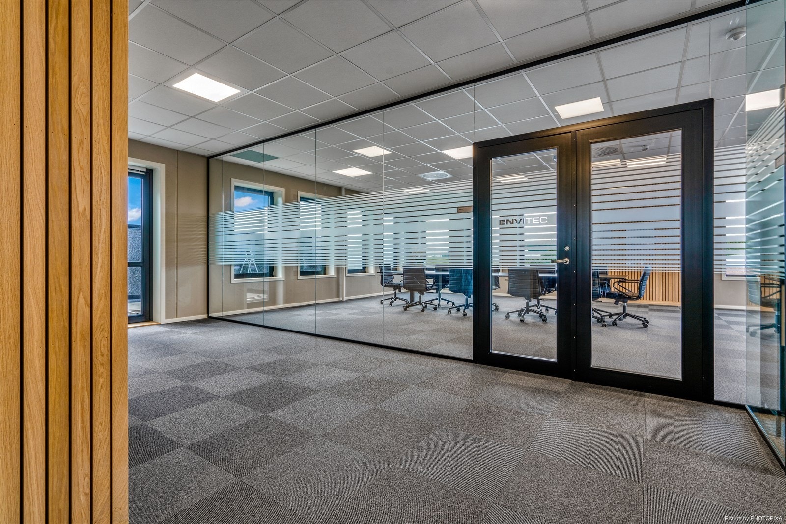 _TKP2430_edit.jpg Galleribilde