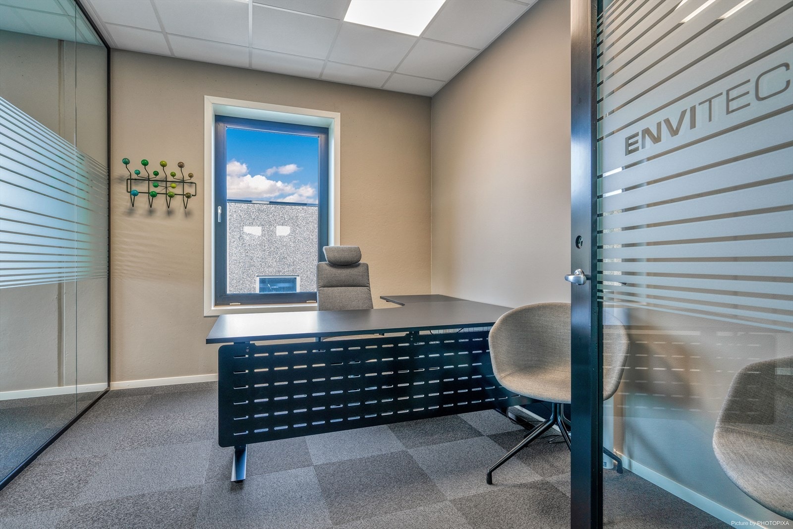 _TKP2419_edit.jpg Galleribilde