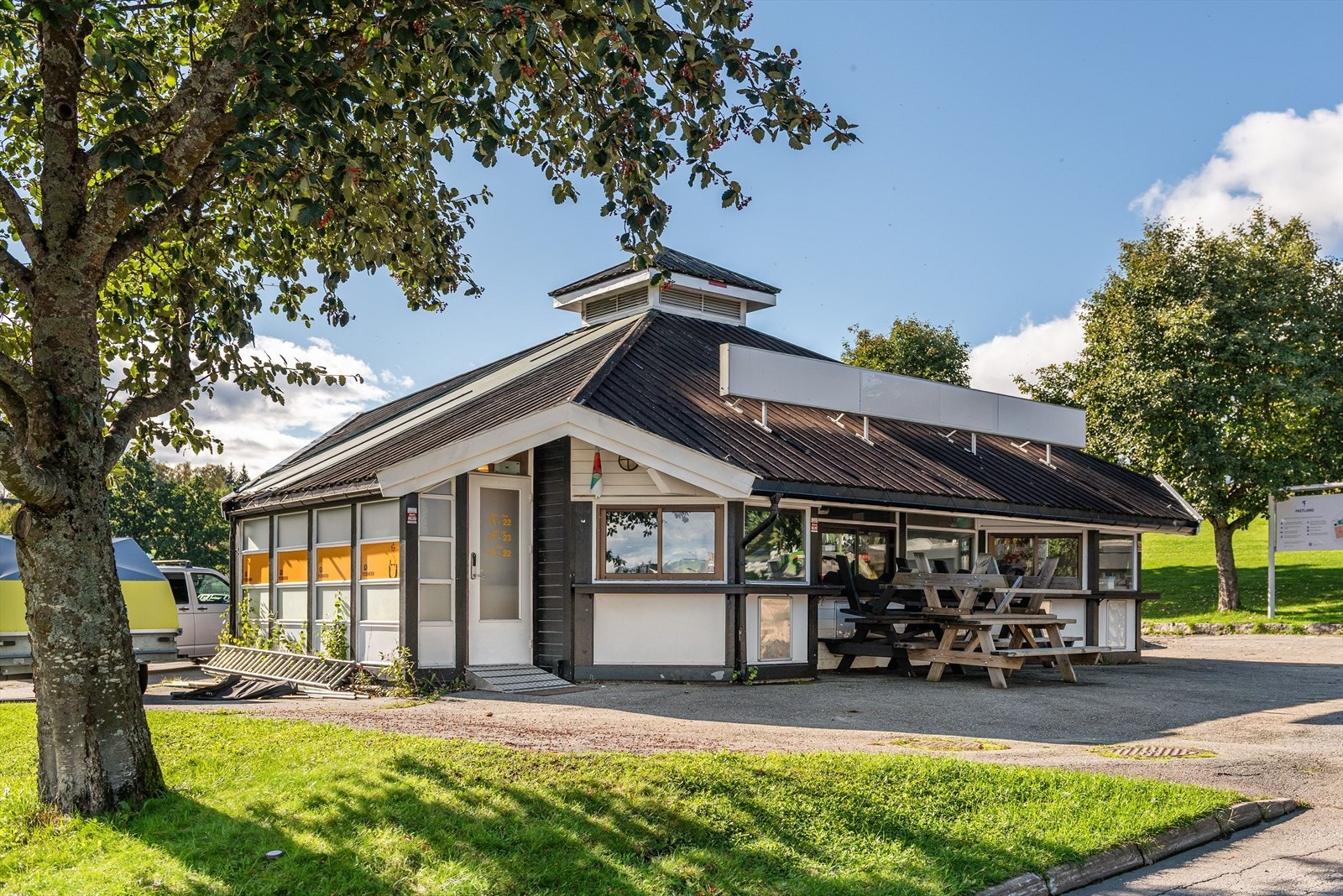 Nordvik eiendomsmegling presenterer Prost Bloms gt 11B . "Fastlandkiosken" Næringsbygg som inneholder kiosk, gatekjøkken og toalettanlegg Galleribilde